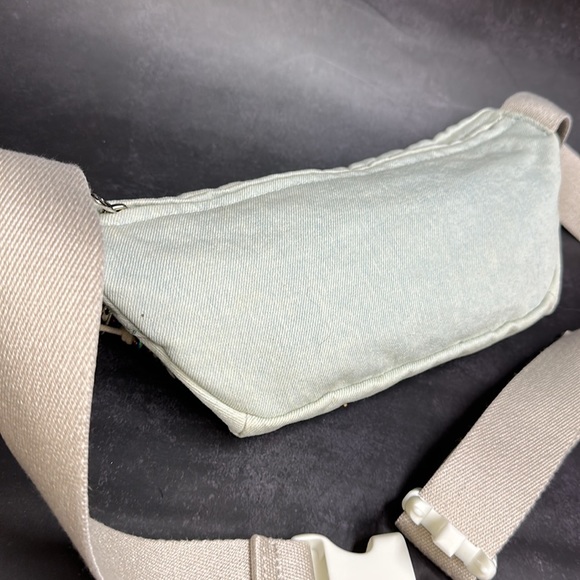 Levi’s Denim PRIDE 🏳️‍🌈 Fanny pack! - Picture 10 of 17